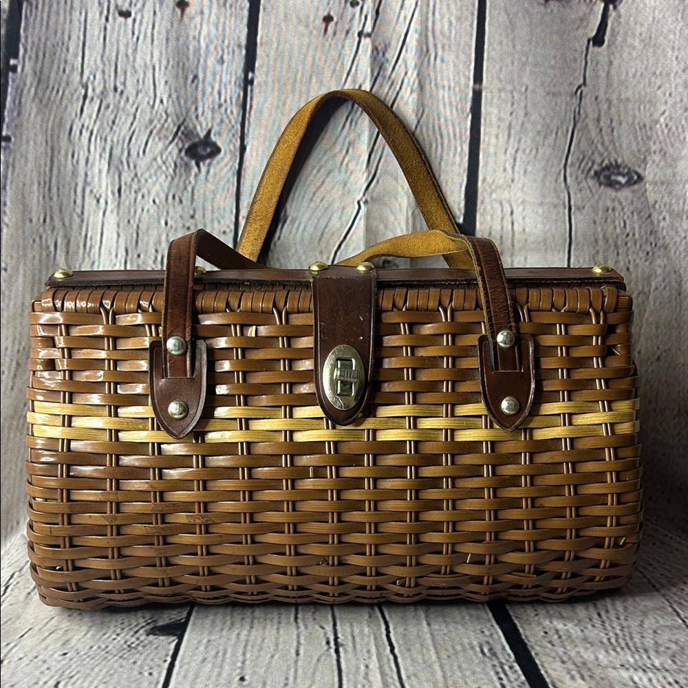 Vintage purse/bag wicker rattan British Hong Kong, leather straps/ turn lock.